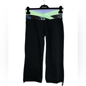 Lululemon Dharana crop -black with lime/floral